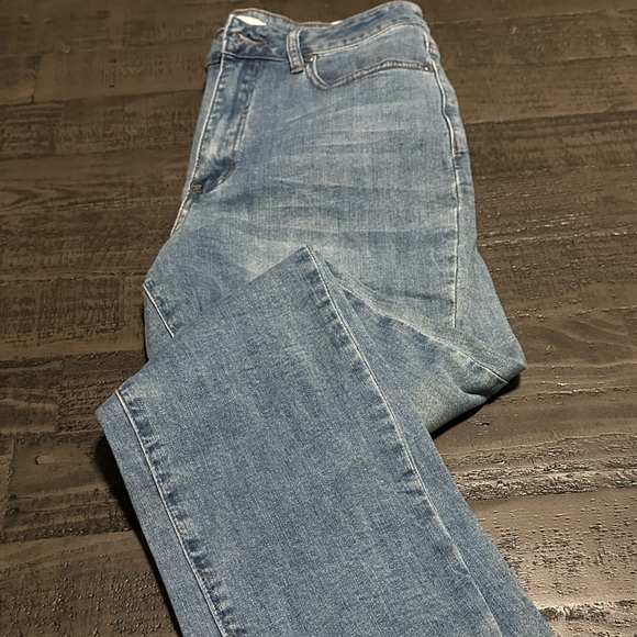 New with tags- Forever 21 High-rise Mom Jeans (size 29) - Picture 3 of 7
